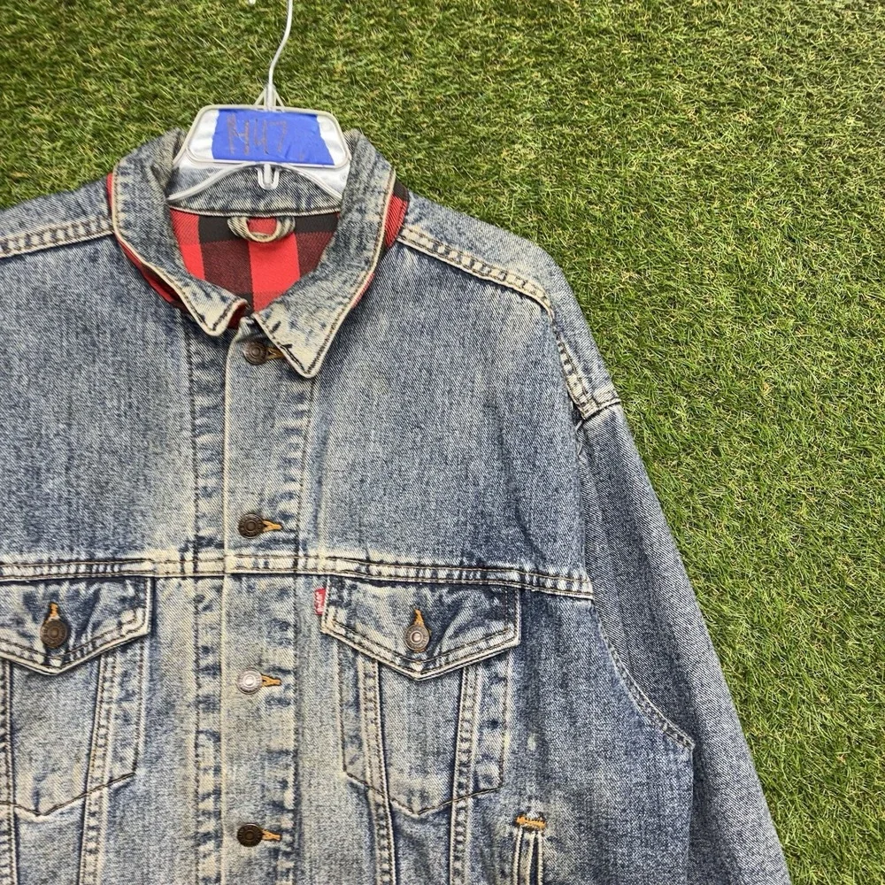Vintage Levis Trucker Jacket Mens Medium Flannel Lined Denim Made in USA 80s 90s